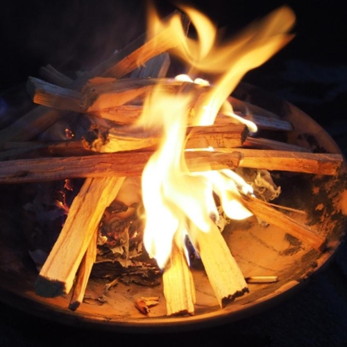 お盆の季節の迎え火と送り火｜仏壇仏具まつかわ